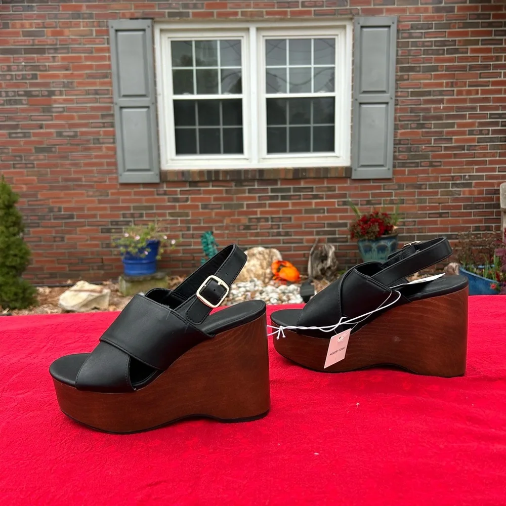 Women's Naomi Wood Wedge Heels with Memory Foam Insole - Universal Thread size 6